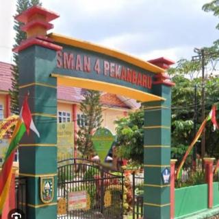 Mantan Oknum Kepsek SMAN 4 Pekanbaru, Diduga Gelapkan Uang Siswa Ratusan Juta Rupiah